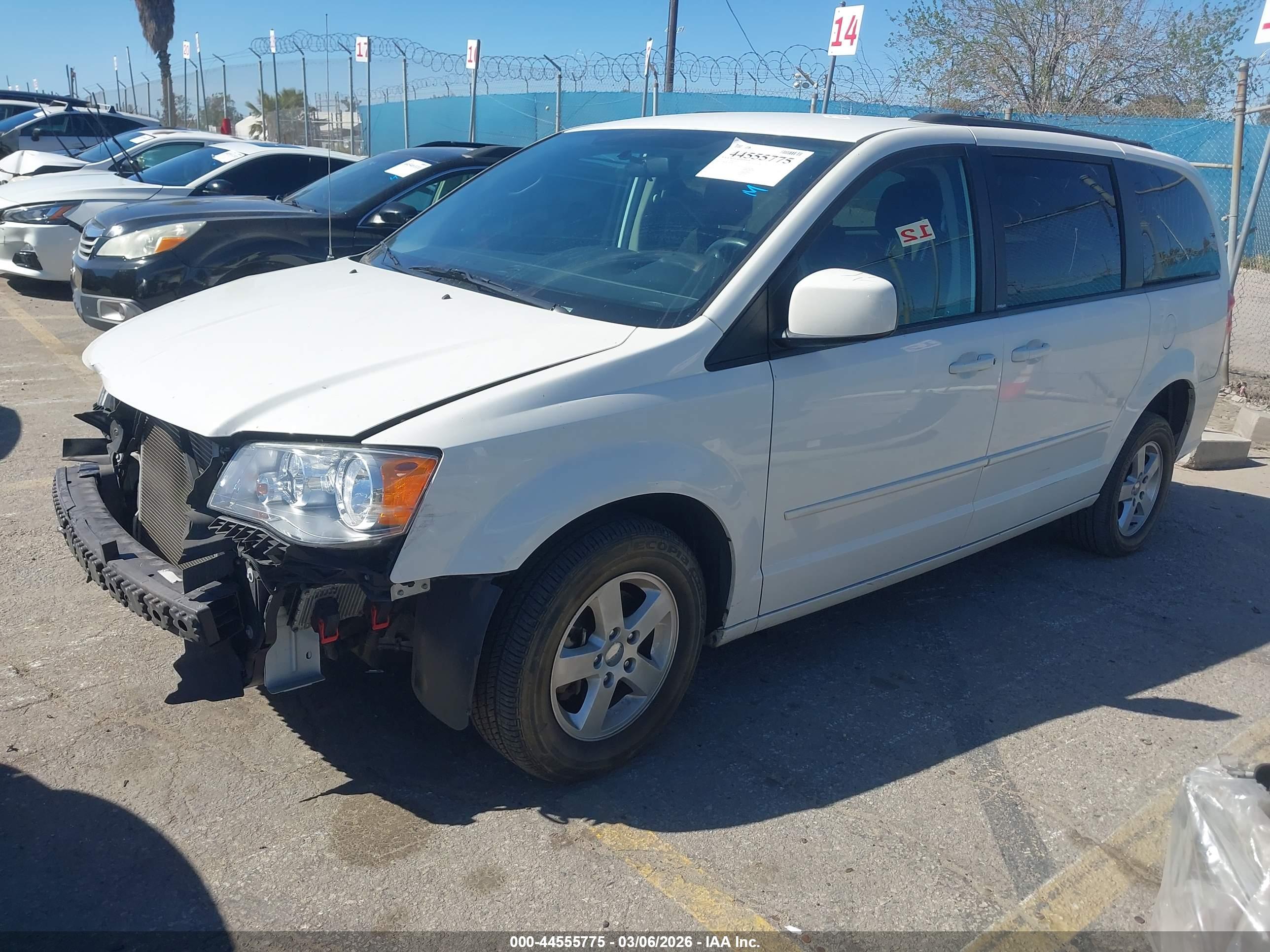 2012 DODGE GRAND CARAVAN SXT — I2