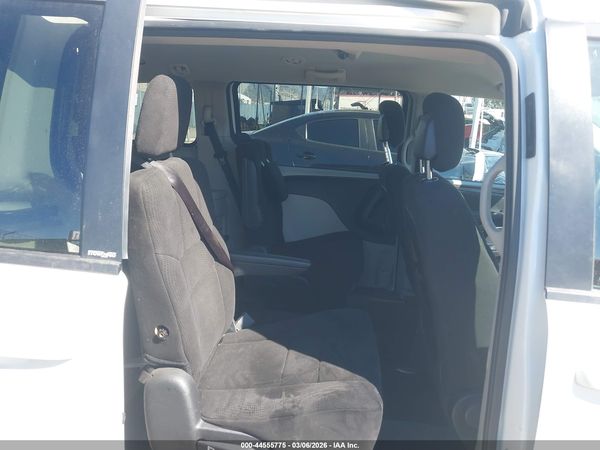 2012 DODGE GRAND CARAVAN SXT — I8