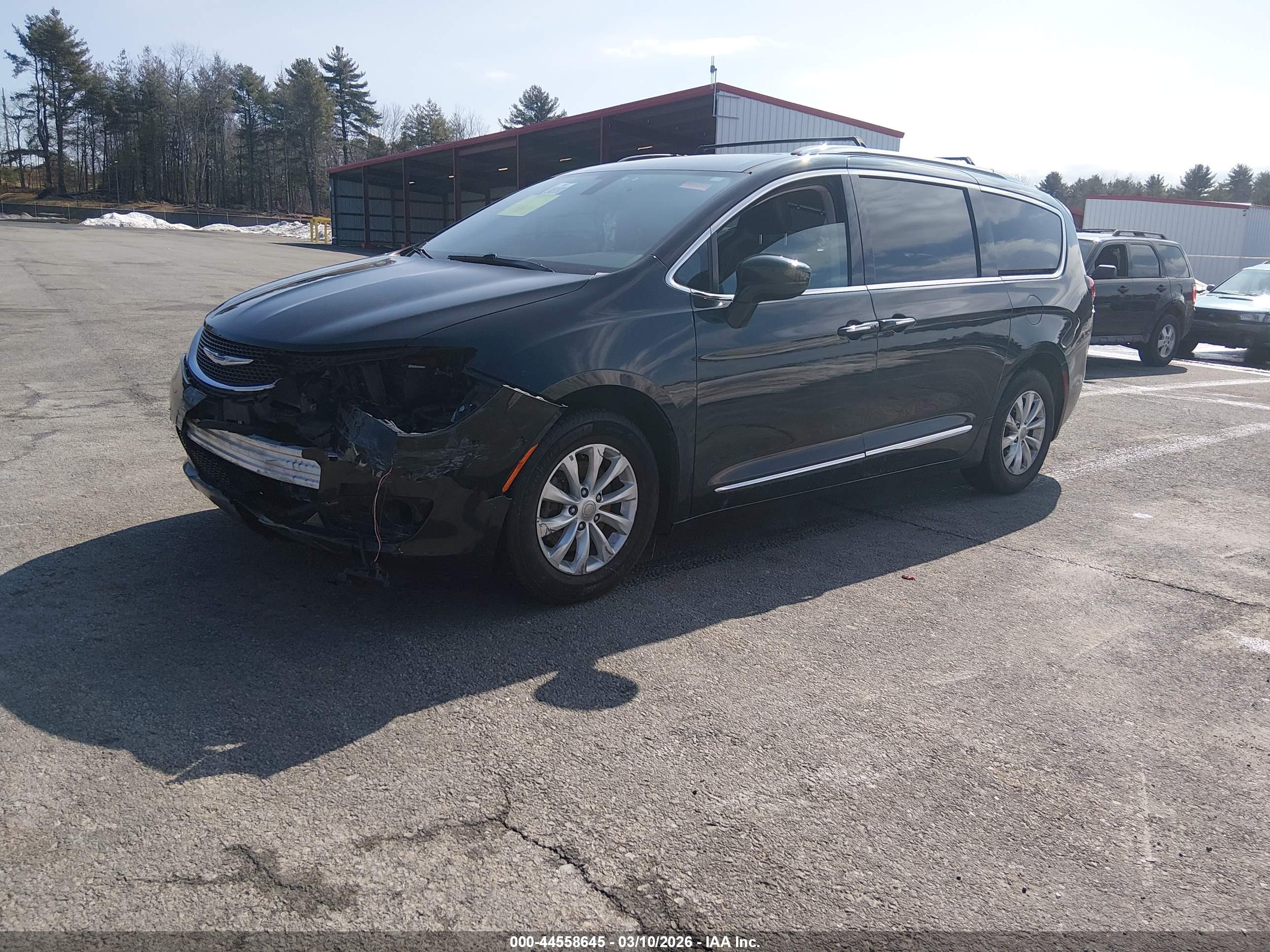 2020 CHRYSLER PACIFICA TOURING L — I2