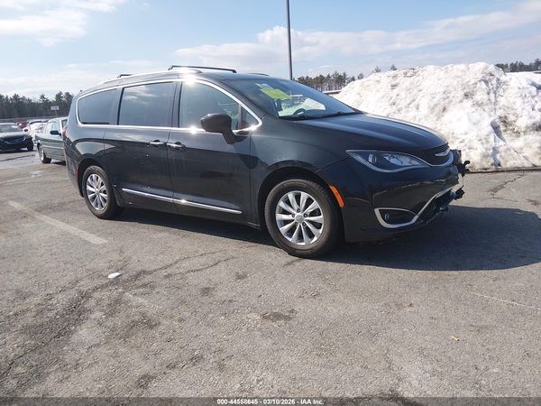 2020 CHRYSLER PACIFICA TOURING L — I1