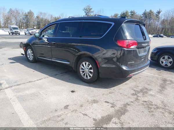 2020 CHRYSLER PACIFICA TOURING L — I3