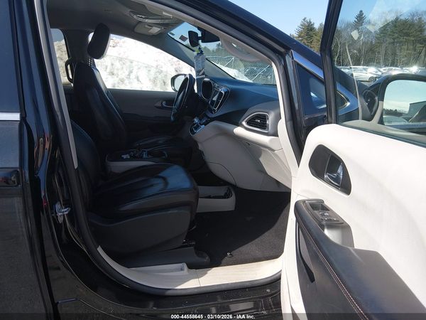 2020 CHRYSLER PACIFICA TOURING L — I5