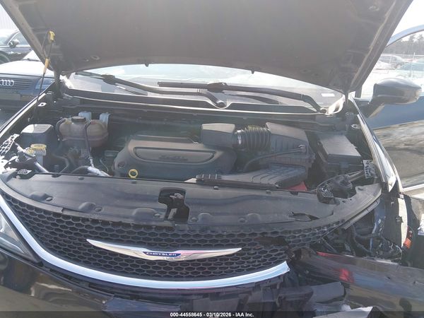 2020 CHRYSLER PACIFICA TOURING L — I10