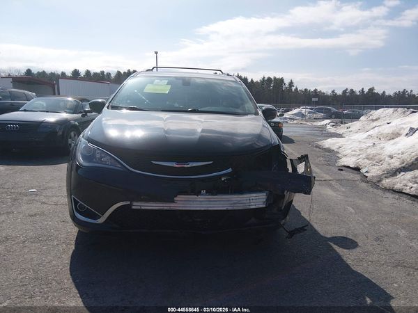 2020 CHRYSLER PACIFICA TOURING L — I115