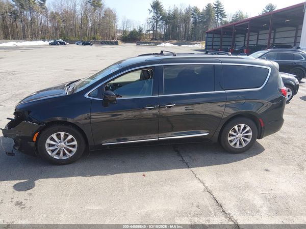 2020 CHRYSLER PACIFICA TOURING L — I117