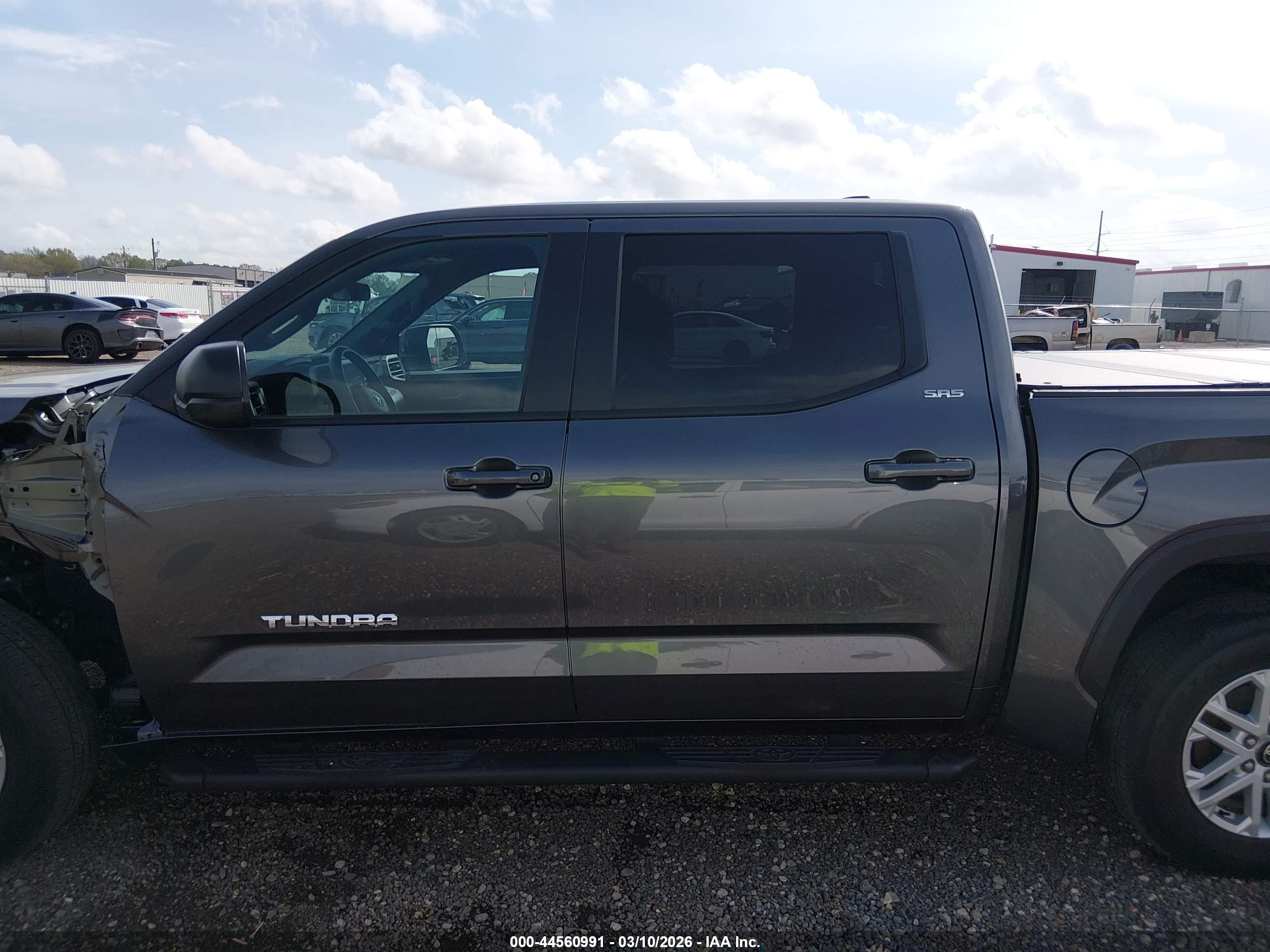 2025 TOYOTA TUNDRA SR5