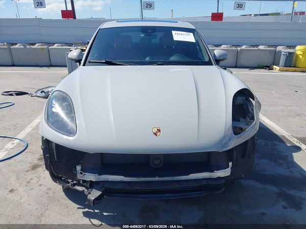 2019 PORSCHE MACAN