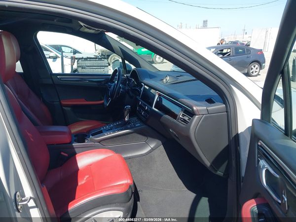 2019 PORSCHE MACAN