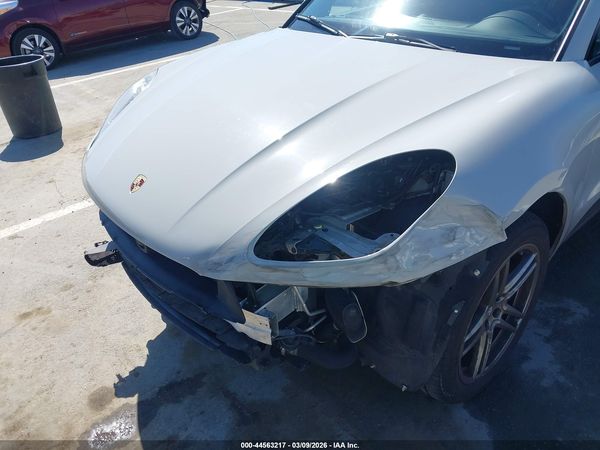 2019 PORSCHE MACAN