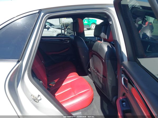 2019 PORSCHE MACAN