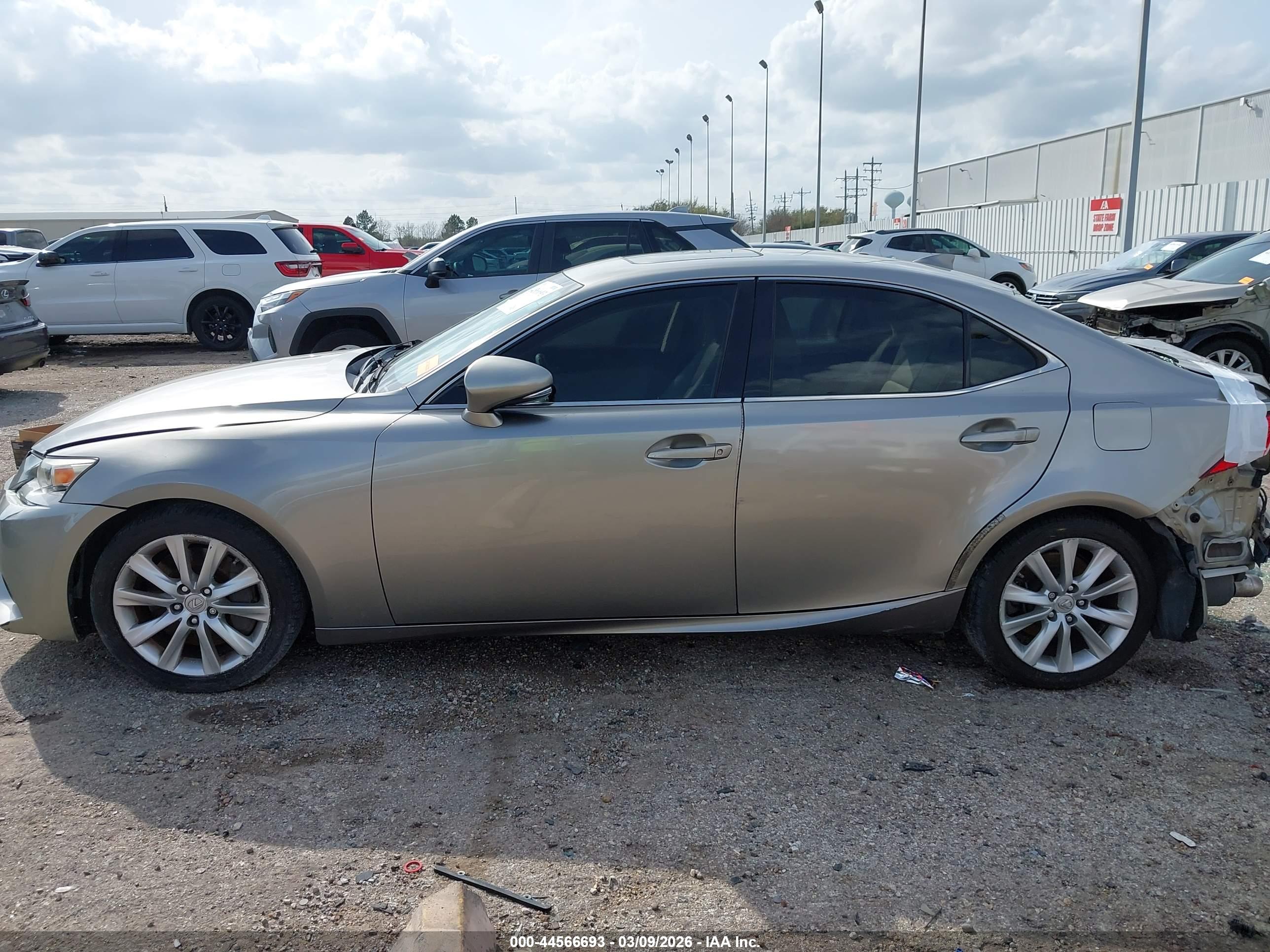 2016 LEXUS IS 200T