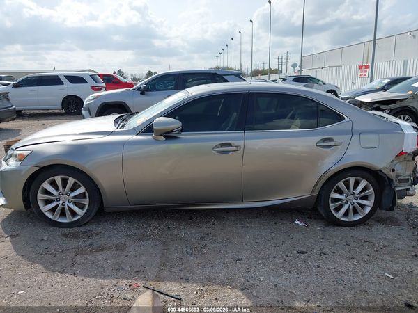 2016 LEXUS IS 200T
