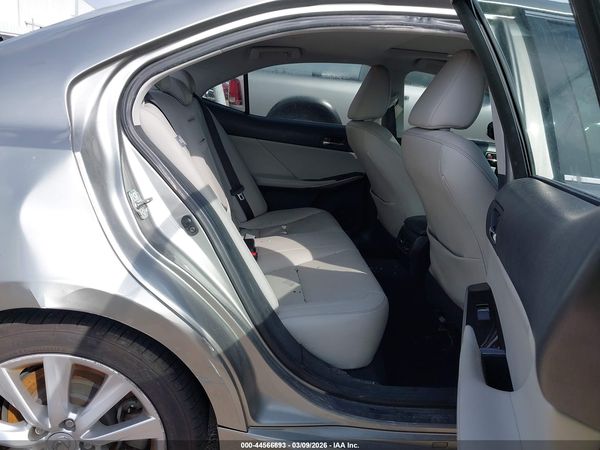 2016 LEXUS IS 200T