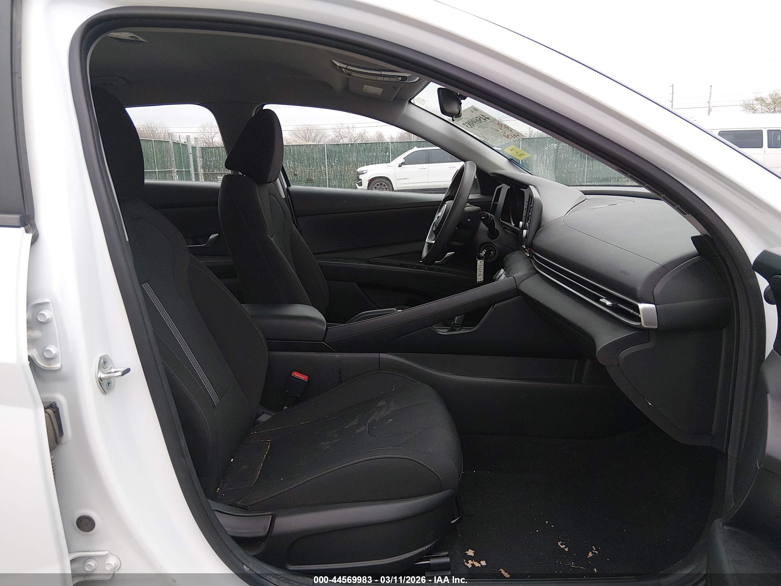 2023 HYUNDAI ELANTRA SE