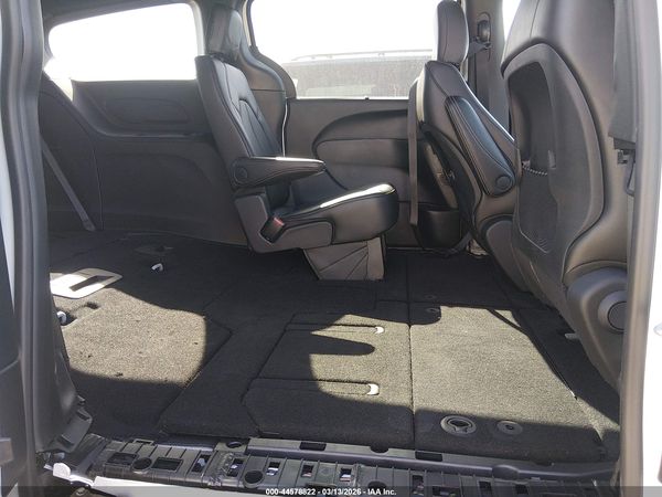 2025 CHRYSLER VOYAGER LX — I8