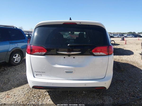 2025 CHRYSLER VOYAGER LX — I119