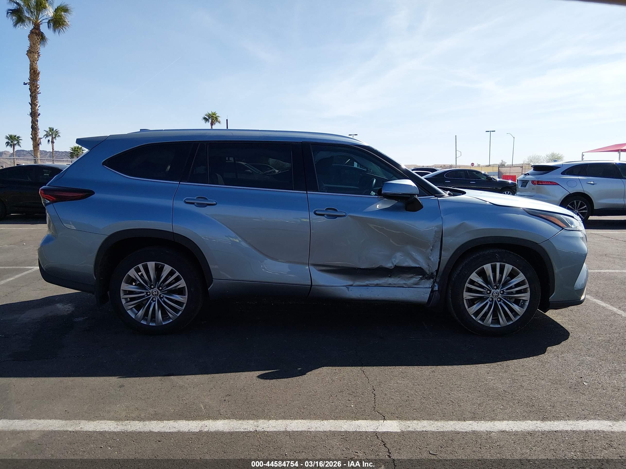 2024 TOYOTA HIGHLANDER PLATINUM