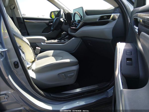 2024 TOYOTA HIGHLANDER PLATINUM