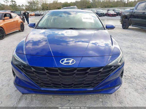 2022 HYUNDAI ELANTRA SE