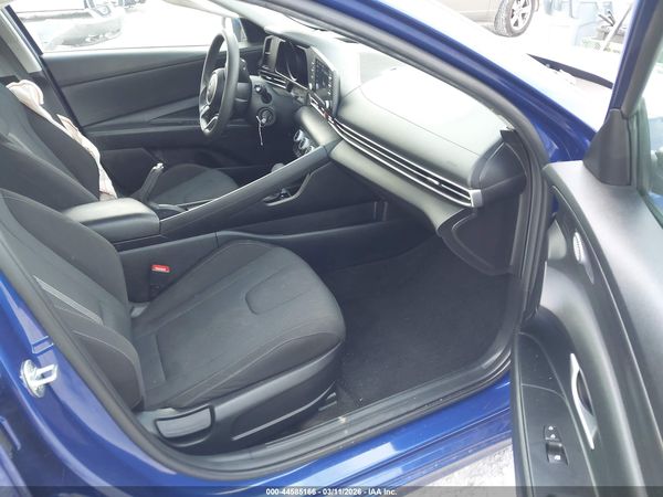 2022 HYUNDAI ELANTRA SE