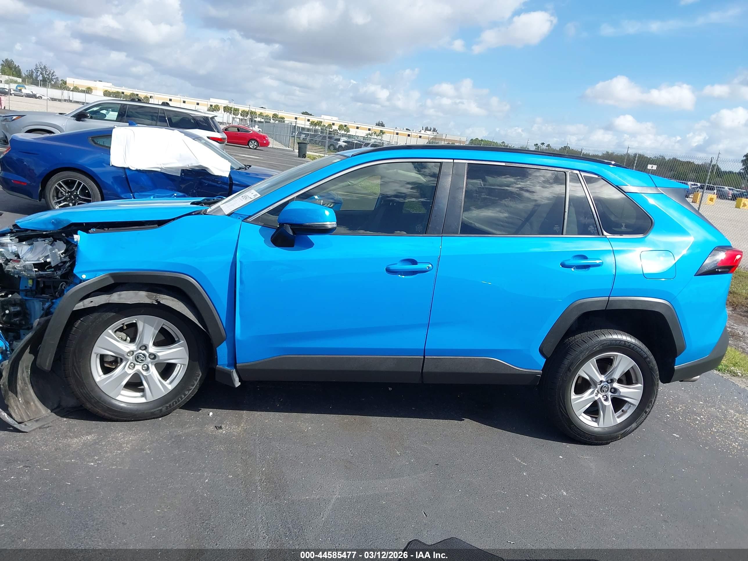 2020 TOYOTA RAV4 XLE