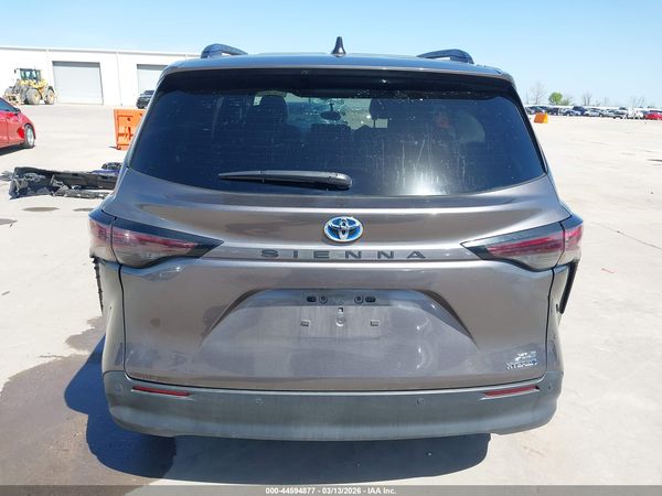 2024 TOYOTA SIENNA XLE