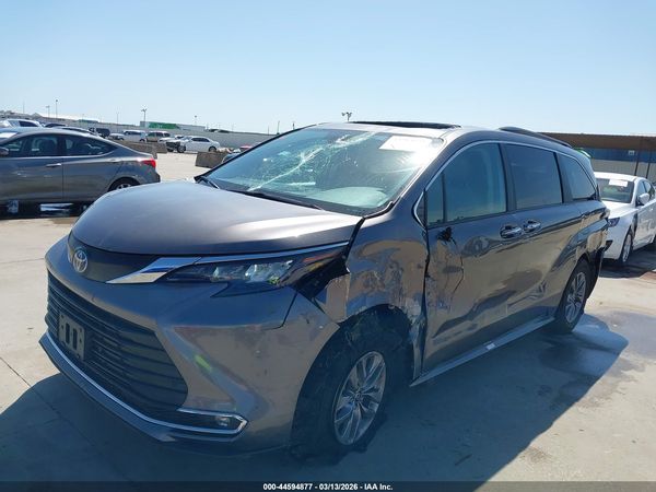 2024 TOYOTA SIENNA XLE