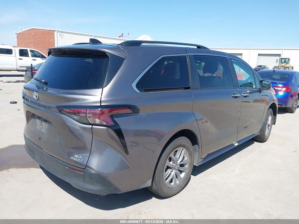 2024 TOYOTA SIENNA XLE