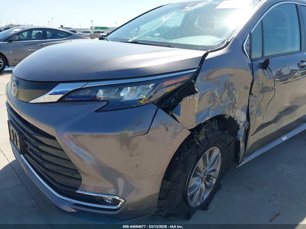 2024 TOYOTA SIENNA XLE