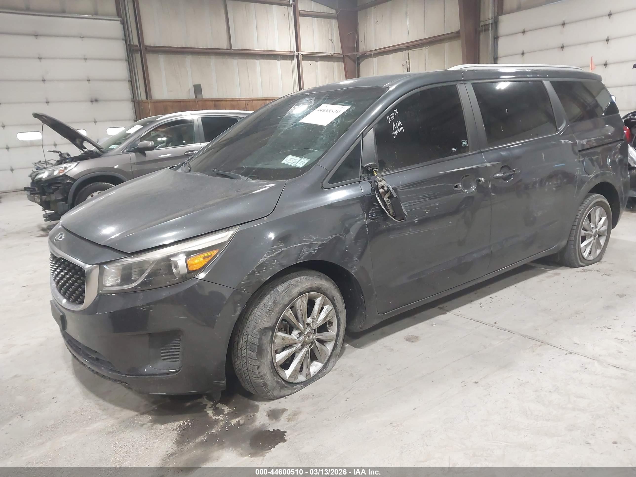 2016 KIA SEDONA LX