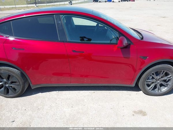 2025 TESLA MODEL Y