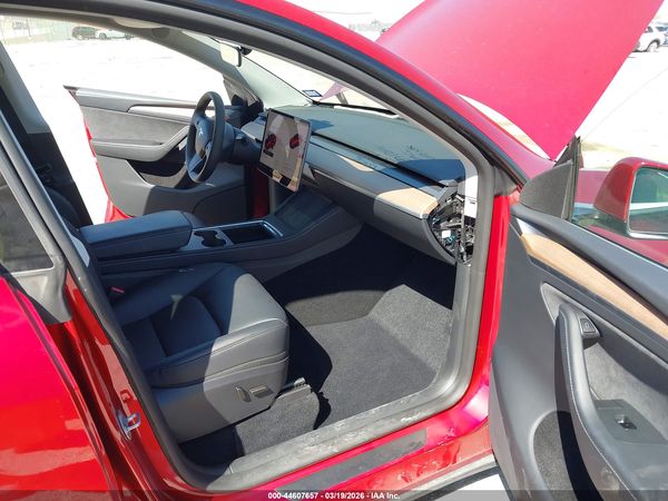 2025 TESLA MODEL Y