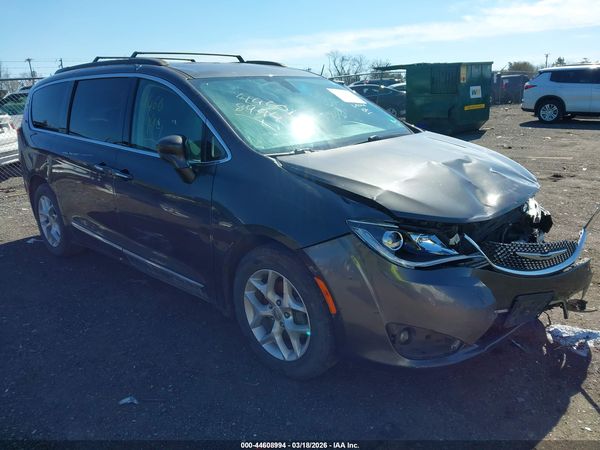 2017 CHRYSLER PACIFICA TOURING-L — I1