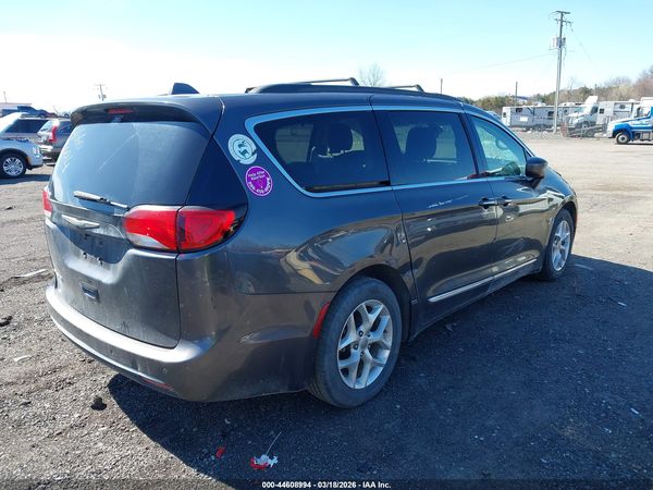 2017 CHRYSLER PACIFICA TOURING-L — I4