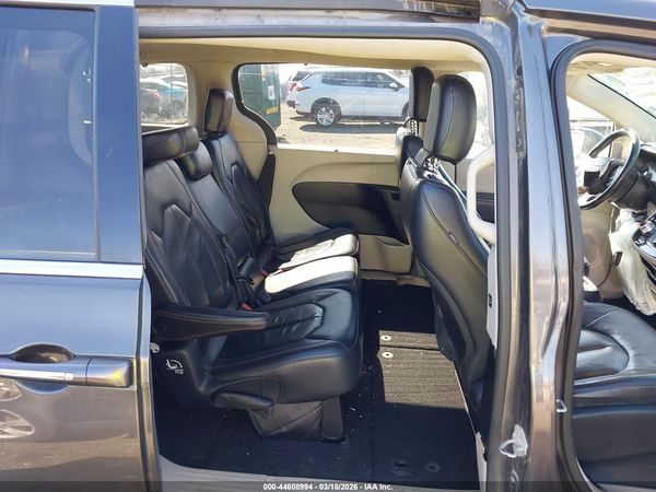 2017 CHRYSLER PACIFICA TOURING-L — I8