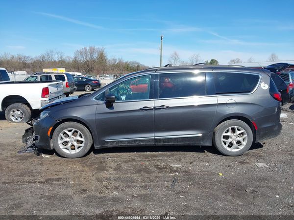 2017 CHRYSLER PACIFICA TOURING-L — I117