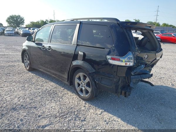 2012 TOYOTA SIENNA SE 8 PASSENGER — I3