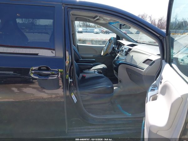 2012 TOYOTA SIENNA SE 8 PASSENGER — I5