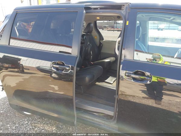 2012 TOYOTA SIENNA SE 8 PASSENGER — I8