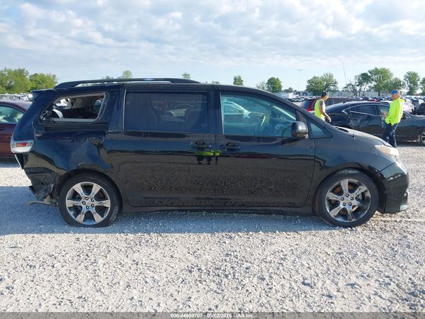 2012 TOYOTA SIENNA SE 8 PASSENGER — I116