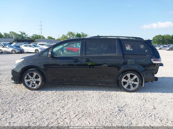 2012 TOYOTA SIENNA SE 8 PASSENGER — I117