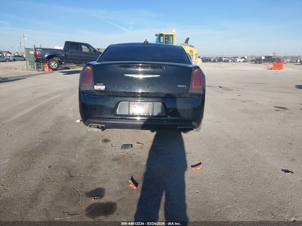 2016 CHRYSLER 300 300S — I119