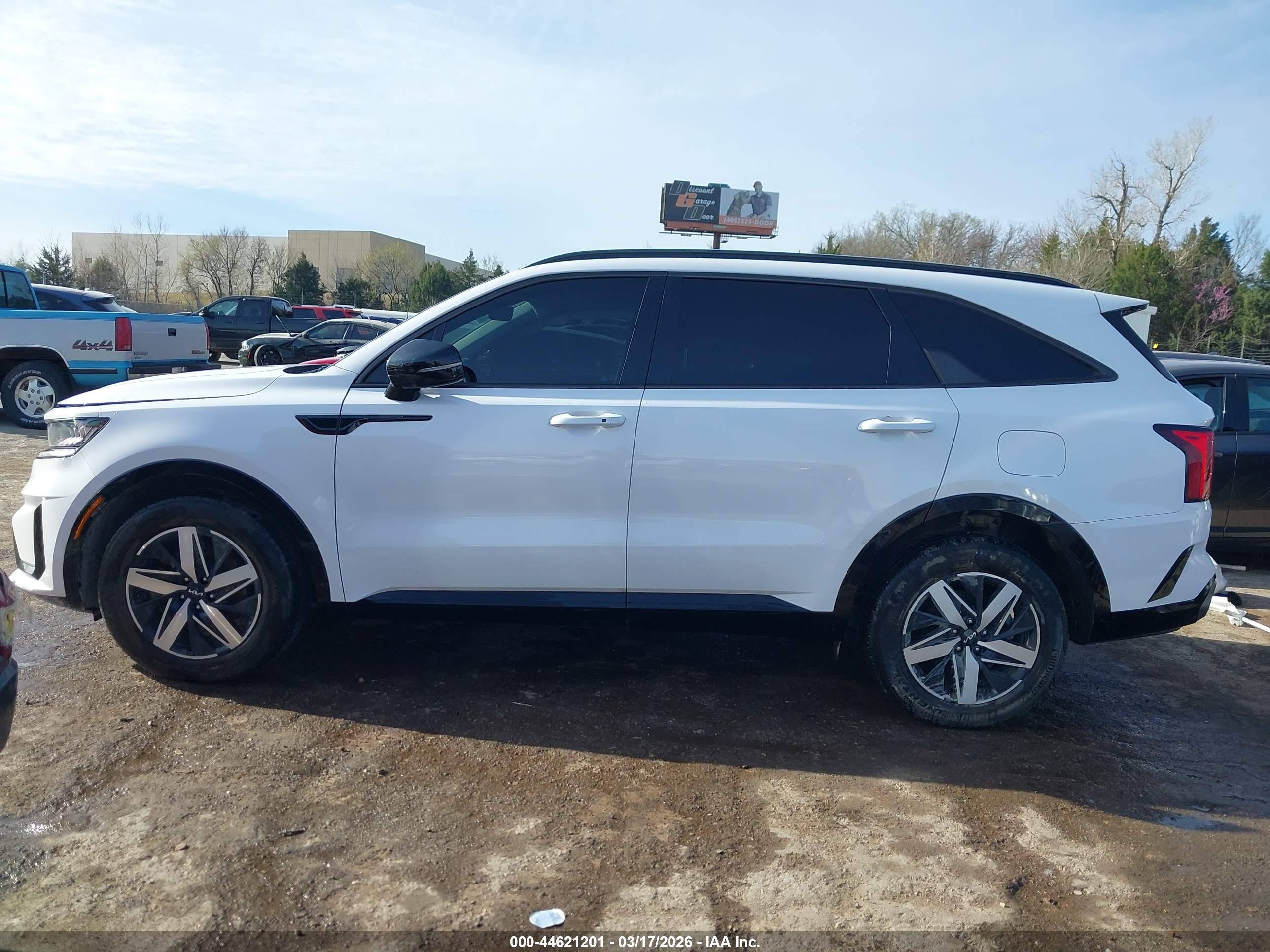 2023 KIA SORENTO S