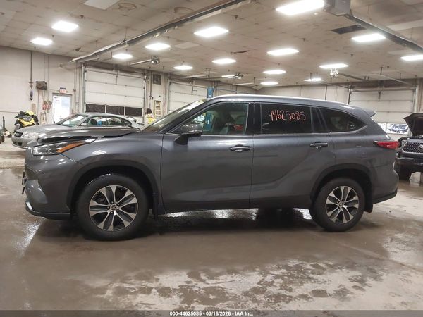 2022 TOYOTA HIGHLANDER XLE