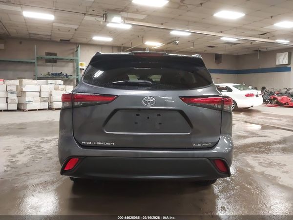 2022 TOYOTA HIGHLANDER XLE