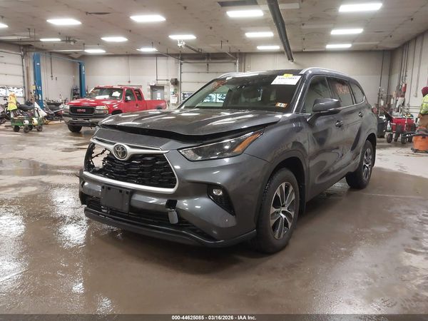 2022 TOYOTA HIGHLANDER XLE