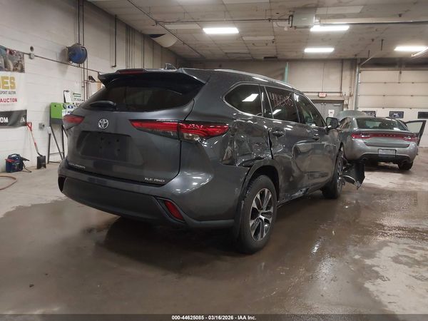2022 TOYOTA HIGHLANDER XLE