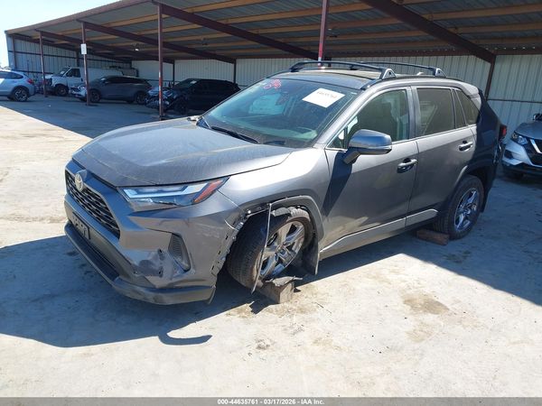 2025 TOYOTA RAV4 XLE