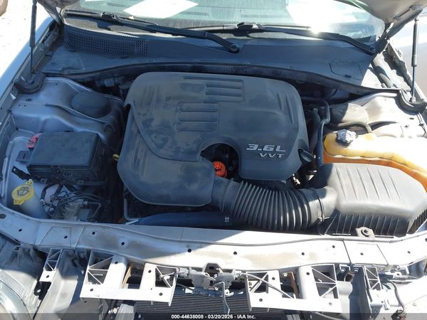 2018 CHRYSLER 300 300S — I10