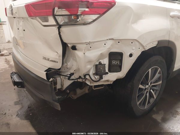 2019 TOYOTA HIGHLANDER XLE
